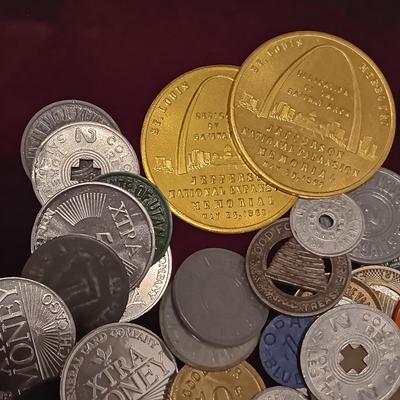 LARGE COLLECTION OF VINTAGE AND ANTIQUE TOKENS
