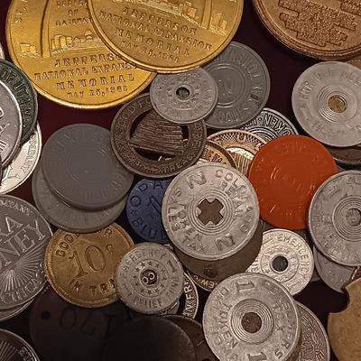 LARGE COLLECTION OF VINTAGE AND ANTIQUE TOKENS