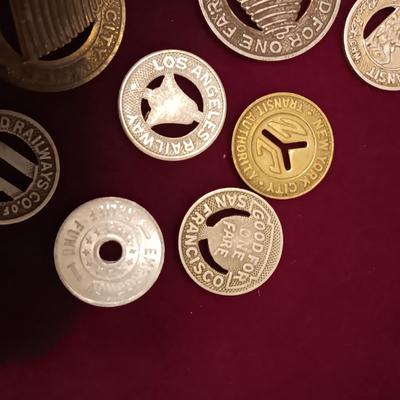 LARGE COLLECTION OF VINTAGE AND ANTIQUE TOKENS