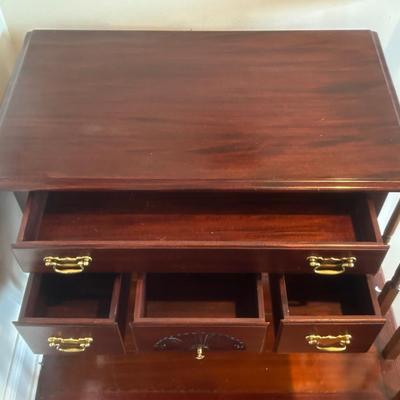 Mahogany Queen-Anne Style Table