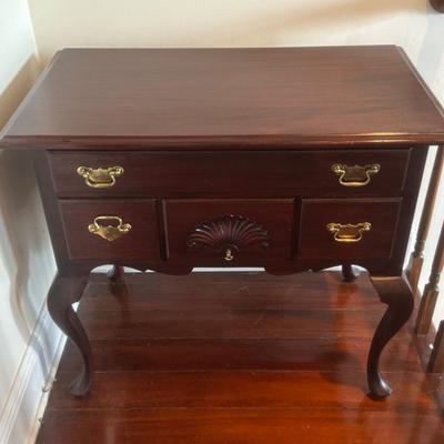 Mahogany Queen-Anne Style Table