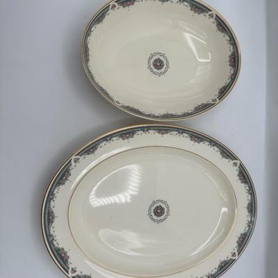 Royal Doulton “Albany” Bone China — 34-Piece Set (1986)