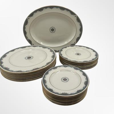 Royal Doulton “Albany” Bone China — 34-Piece Set (1986)