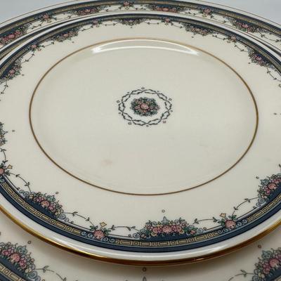 Royal Doulton “Albany” Bone China — 34-Piece Set (1986)