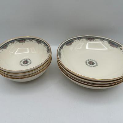 Royal Doulton “Albany” Bone China — 34-Piece Set (1986)