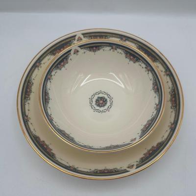 Royal Doulton “Albany” Bone China — 34-Piece Set (1986)