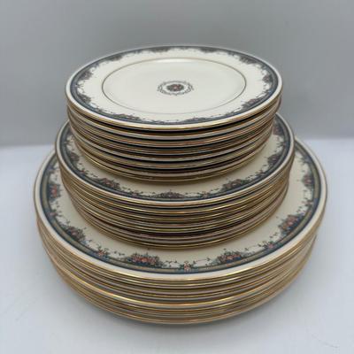 Royal Doulton “Albany” Bone China — 34-Piece Set (1986)