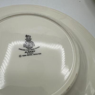 Royal Doulton “Albany” Bone China — 34-Piece Set (1986)