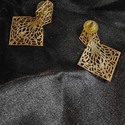 Vintage Art Deco Filigree Statement Earrings in Gold Tone – Geometric Elegance