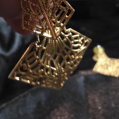 Vintage Art Deco Filigree Statement Earrings in Gold Tone – Geometric Elegance