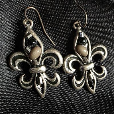 Vintage Pewter Fleur-de-Lis Dangle Earrings - Black and Taupe Bead Accents