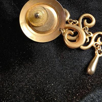 Bold Vintage Gold-Tone Pearl Drop Earrings – Sculptural Retro Glamour