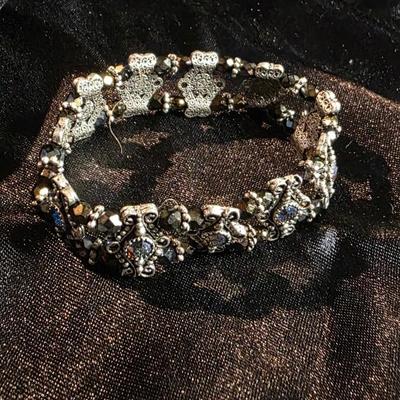 Vintage Silver-Tone Ornate Filigree Bracelet with Aurora Borealis Crystals – Elastic Fit