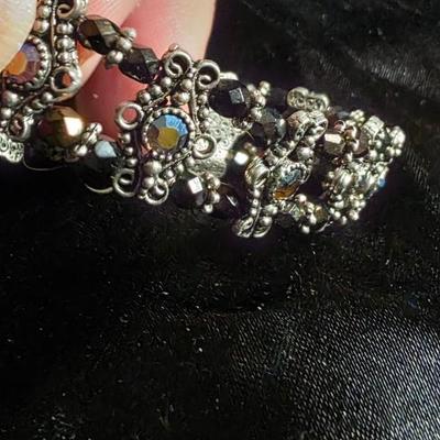 Vintage Silver-Tone Ornate Filigree Bracelet with Aurora Borealis Crystals – Elastic Fit