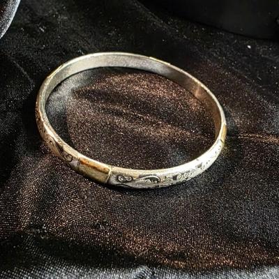 Vintage Scroll-Etched Silver & Bangle Bracelet – Timeless Ornate Mixed-Metal Design
