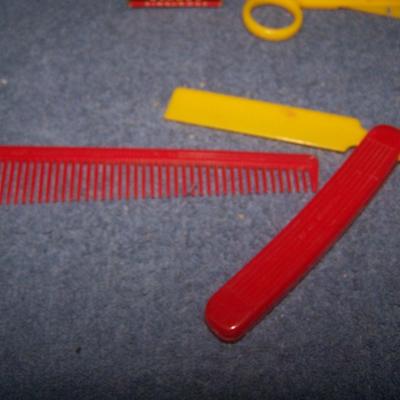 LOT 199 GREAT VINTAGE PLASTIC BARBER Pcs PRESSMAN TOY COMPANY