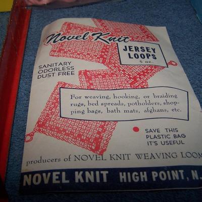 LOT 200 GREAT VINTAGE POT HOLDER WEAVING SET