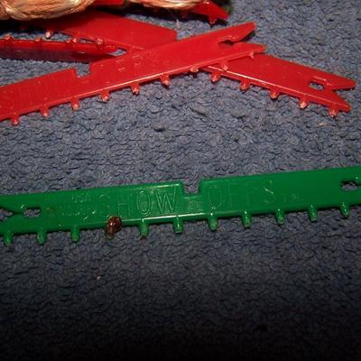 LOT 200 GREAT VINTAGE POT HOLDER WEAVING SET