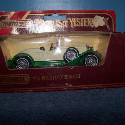 LOT 203 GREAT MODES OF YESTERYEAR MATCHBOX CARS-JAGAUR & STUTZ BEAR