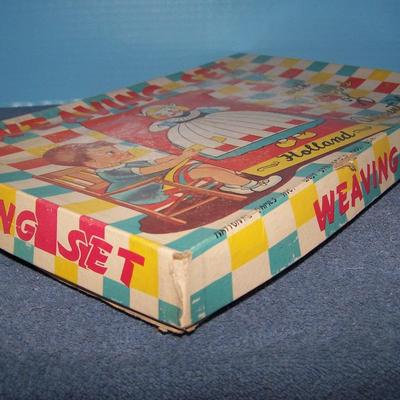 LOT 206 WONDERFUL VINTAGE STENCIL/WEAVING/SEWING KITS