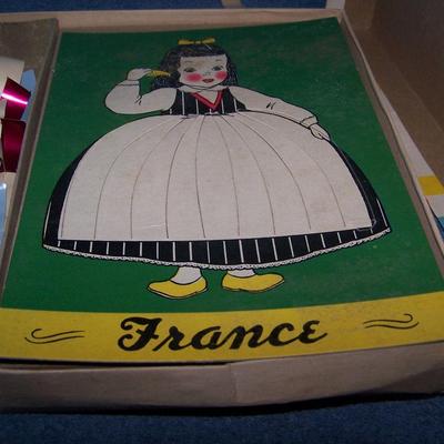 LOT 206 WONDERFUL VINTAGE STENCIL/WEAVING/SEWING KITS