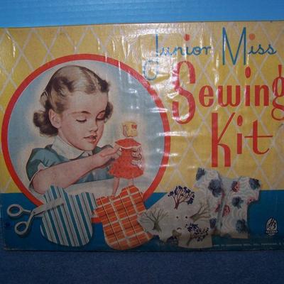 LOT 206 WONDERFUL VINTAGE STENCIL/WEAVING/SEWING KITS