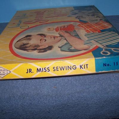 LOT 206 WONDERFUL VINTAGE STENCIL/WEAVING/SEWING KITS