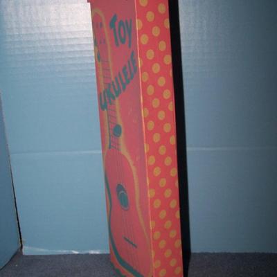 LOT 210 GREAT VINTAGE UKULELE/STENCILS/BLOCKS