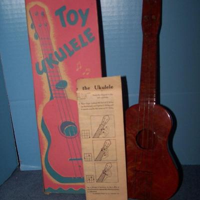 LOT 210 GREAT VINTAGE UKULELE/STENCILS/BLOCKS