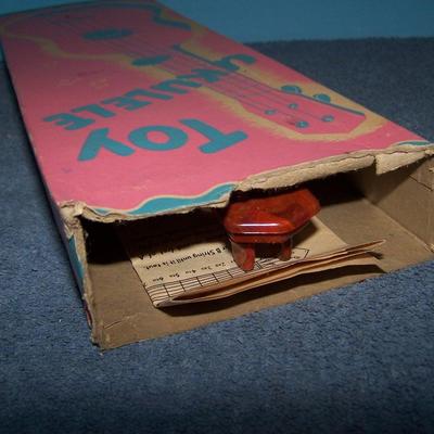 LOT 210 GREAT VINTAGE UKULELE/STENCILS/BLOCKS