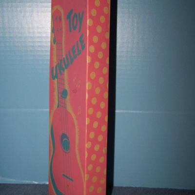 LOT 210 GREAT VINTAGE UKULELE/STENCILS/BLOCKS