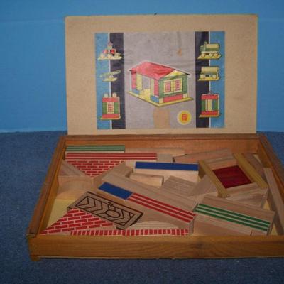 LOT 210 GREAT VINTAGE UKULELE/STENCILS/BLOCKS