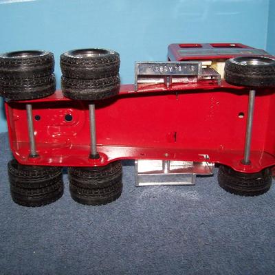 LOT 211 WONDERFUL VINTAGE MCM METAL NYLINT FIRETRUCK-#5 LADDER TRUCK