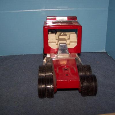 LOT 211 WONDERFUL VINTAGE MCM METAL NYLINT FIRETRUCK-#5 LADDER TRUCK