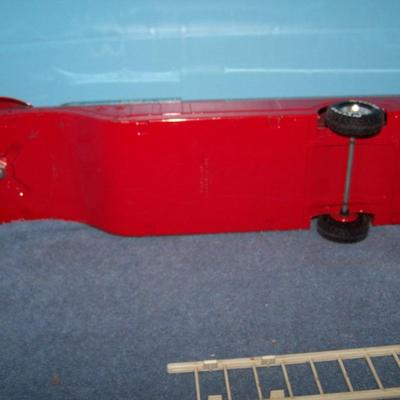 LOT 211 WONDERFUL VINTAGE MCM METAL NYLINT FIRETRUCK-#5 LADDER TRUCK