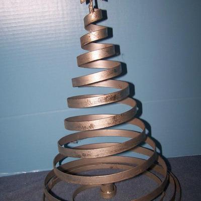 LOT 212 GREAT LARGE METAL SPIRAL CHRISTMAS TREE CANDLEHOLDER