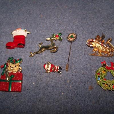 LOT 213 FAB VINTAGE MCM CHRISTMAS PINS-SOME SIGNED