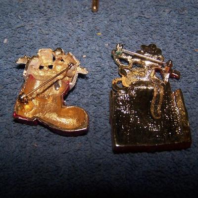 LOT 213 FAB VINTAGE MCM CHRISTMAS PINS-SOME SIGNED