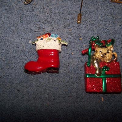 LOT 213 FAB VINTAGE MCM CHRISTMAS PINS-SOME SIGNED