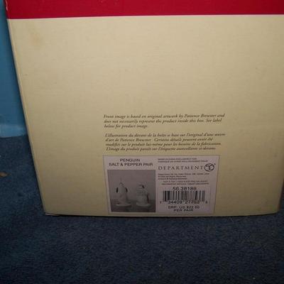 LOT 214 WONDERFUL COLLECTABLE S/P SHAKERS-WICKED/WIZARDOF OZ & DEPT 56 PENGUINS