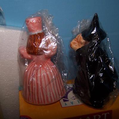 LOT 214 WONDERFUL COLLECTABLE S/P SHAKERS-WICKED/WIZARDOF OZ & DEPT 56 PENGUINS