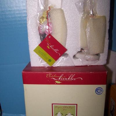 LOT 214 WONDERFUL COLLECTABLE S/P SHAKERS-WICKED/WIZARDOF OZ & DEPT 56 PENGUINS