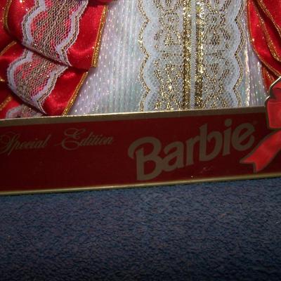 LOT 217 HOLIDAY BARBIE 1997
