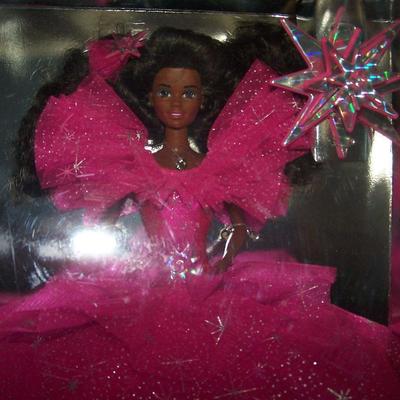 LOT 219 HOLIDAY BARBIE 1990