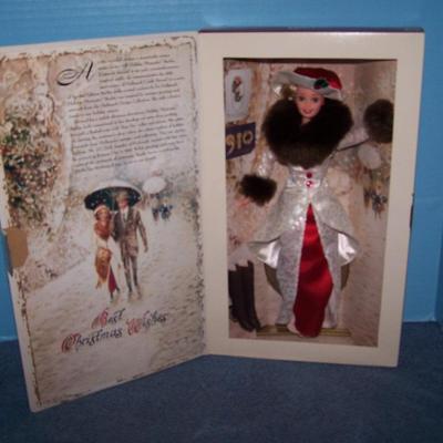 LOT 220 HOLIDAY BARBIE 1995