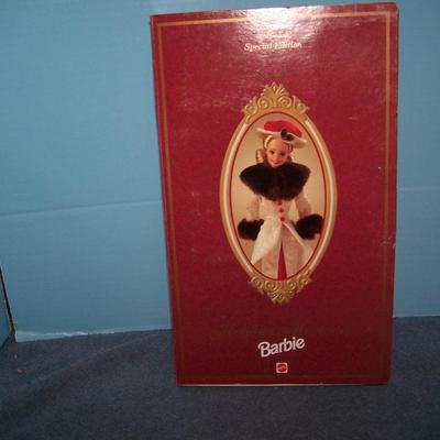 LOT 220 HOLIDAY BARBIE 1995