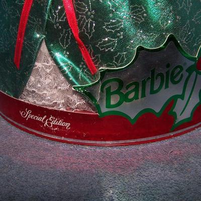 LOT 221 HOLIDAY BARBIE 1995