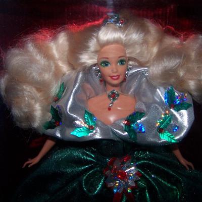 LOT 221 HOLIDAY BARBIE 1995