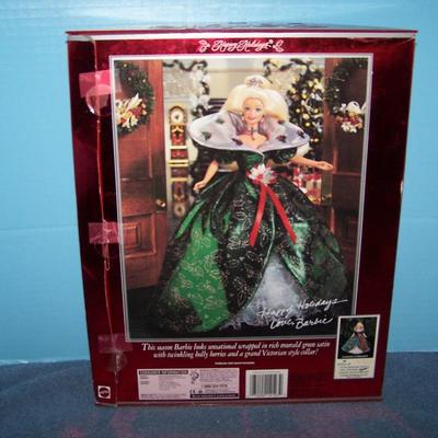 LOT 221 HOLIDAY BARBIE 1995