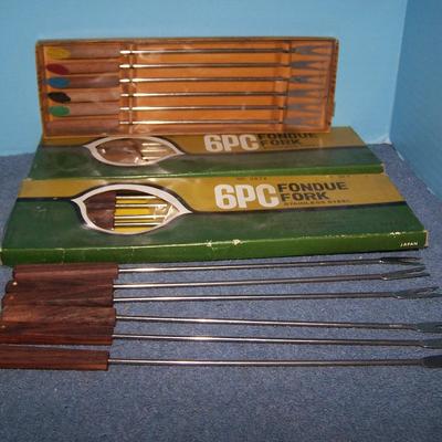 LOT 223 FAB VINTAGE MCM NMIB FONDUE SET + EXTRA FORKS